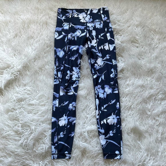 Athleta Water Flower‎ Salutation 7/8 Tight Leggings - Picture 5 of 9